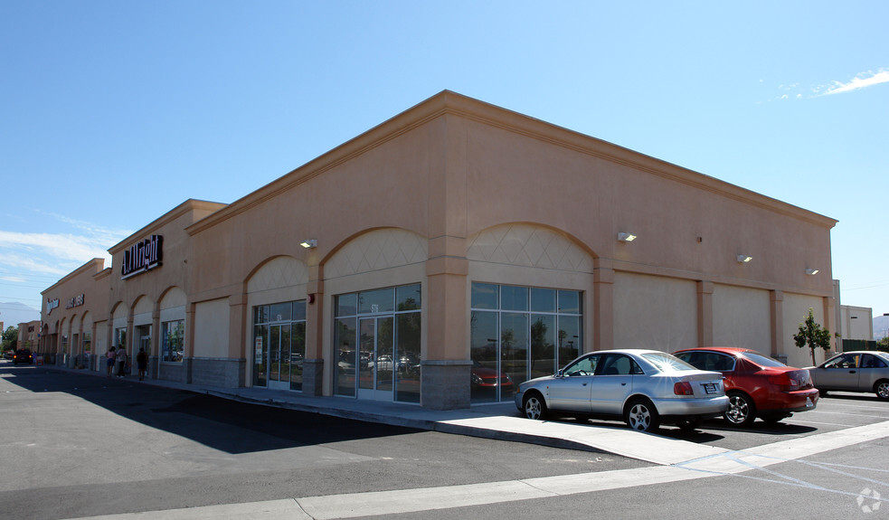 568-618 S Mount Vernon Ave, San Bernardino, CA for lease - Building Photo - Image 2 of 3