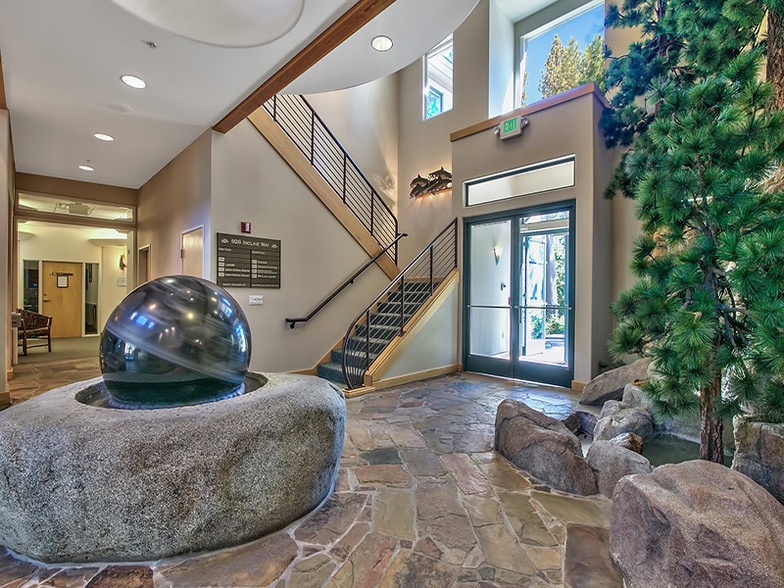 926 Incline Way, Incline Village, NV for lease - Lobby - Image 3 of 9
