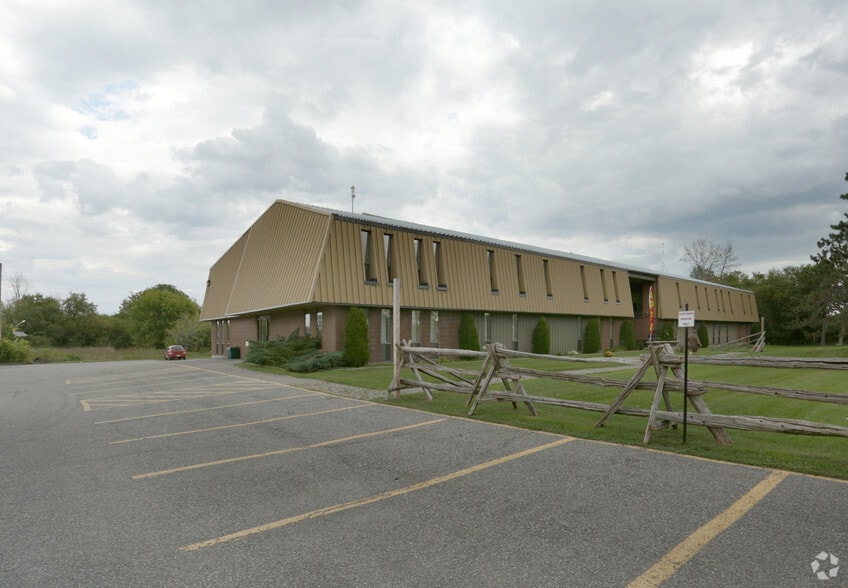 112 John Cavanaugh Rd, Ottawa, ON for lease - Building Photo - Image 2 of 8