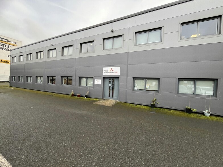 Units A & C Knaves Beech Way, Loudwater Way, High Wycombe for lease - Building Photo - Image 1 of 25