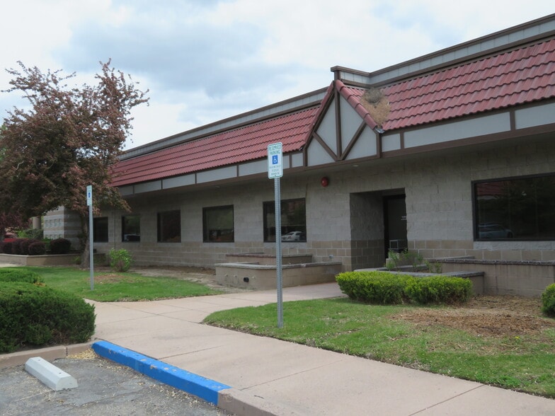 123 W Nye Ln, Carson City, NV for lease - Building Photo - Image 3 of 12