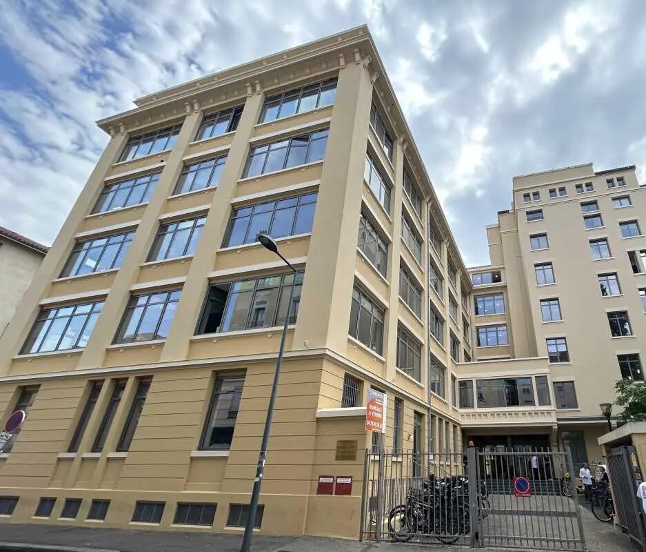 Office in Villeurbanne for sale Building Photo- Image 1 of 12