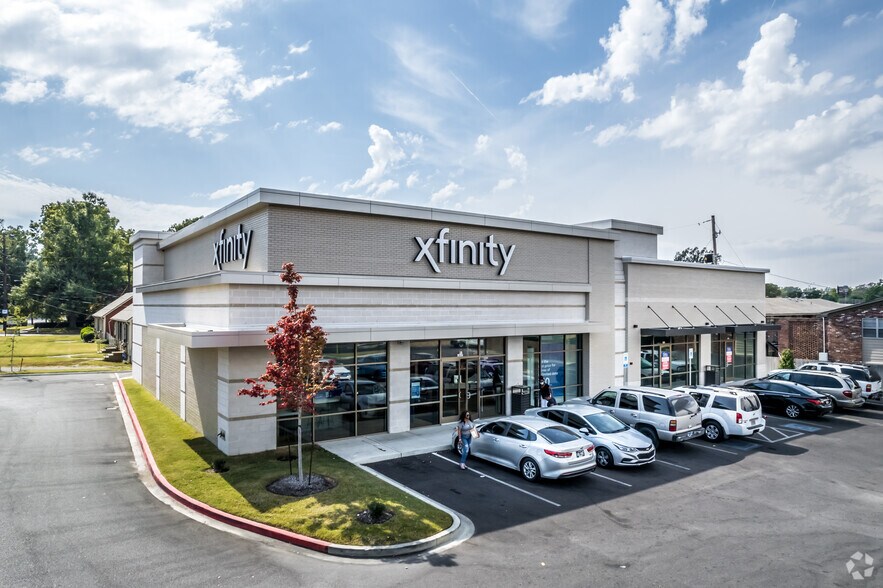 2847 Poplar Ave, Memphis, TN 38111 Poplar Corner