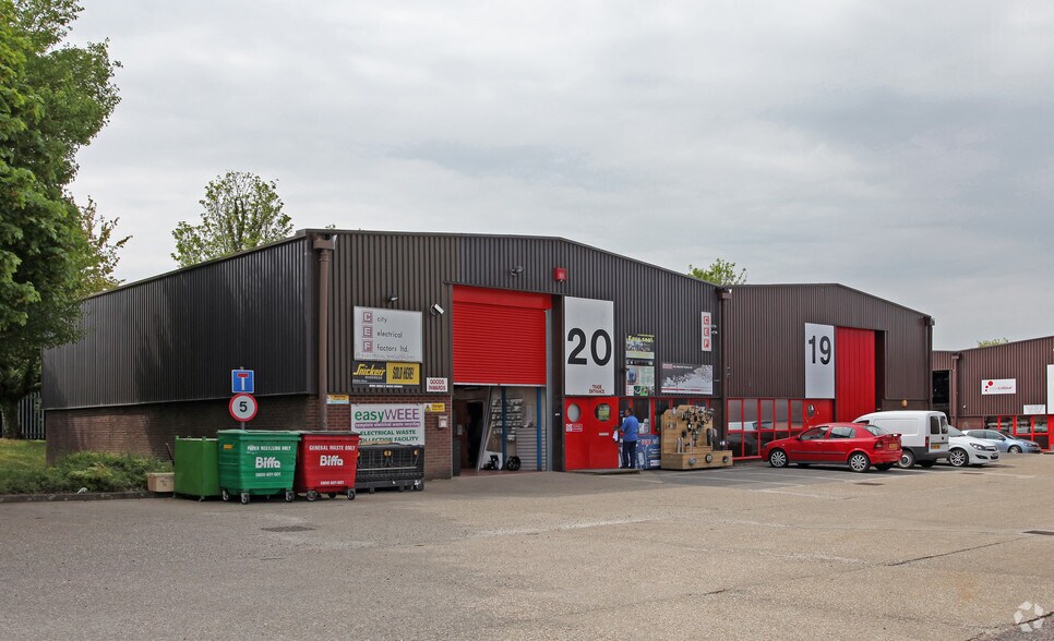 Sherrington Way, Basingstoke for sale - Primary Photo - Image 1 of 1