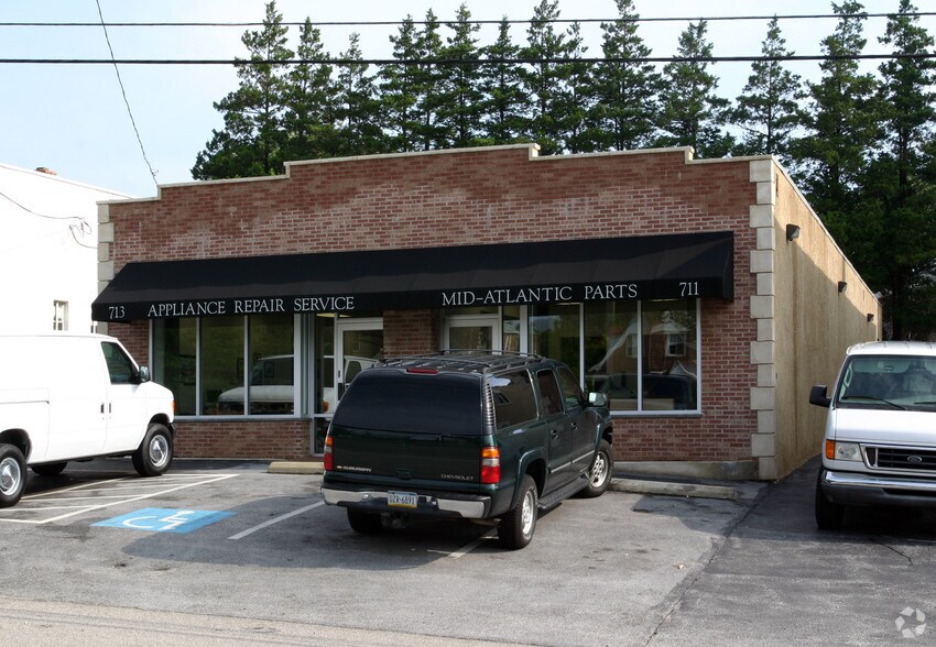 711-713 West Chester Pike, Havertown, PA for lease - Building Photo - Image 3 of 7