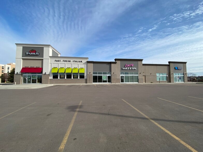 4200-4300 W Empire Pl, Sioux Falls, SD for lease - Building Photo - Image 1 of 6