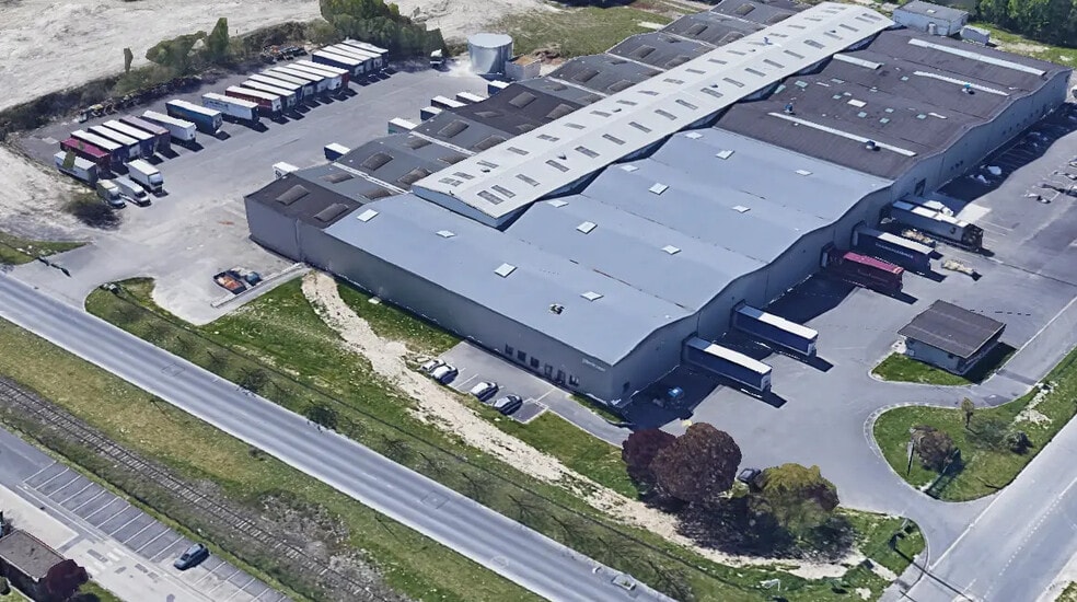 Industrial in SAINT-LÉONARD for lease - Building Photo - Image 1 of 6