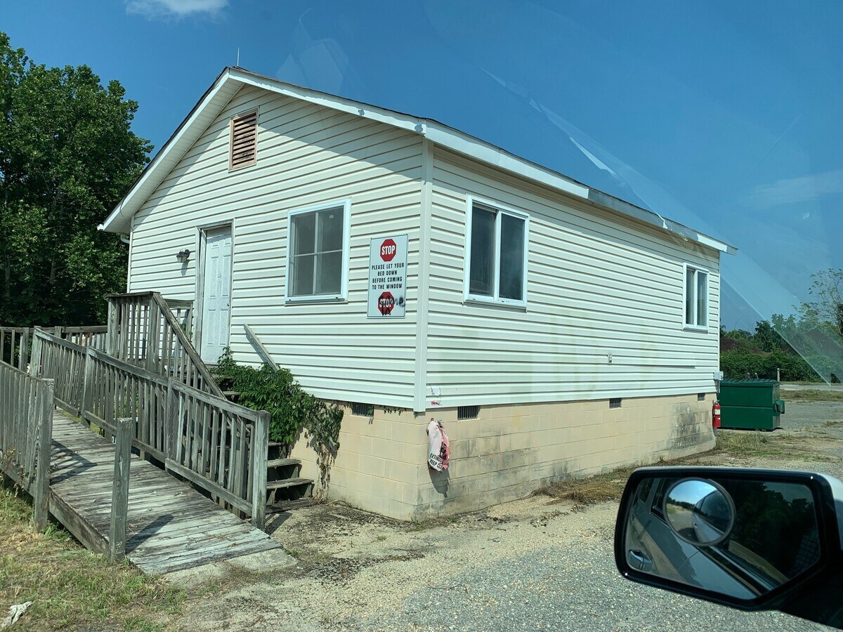 7812 Richmond Rd, Toano, VA 23168