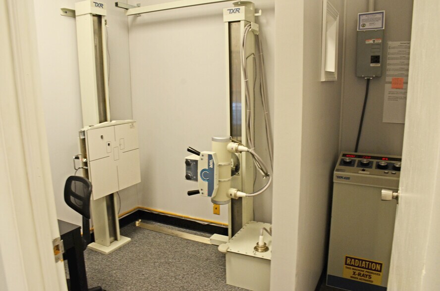 910-946 N Green Bay Rd, Waukegan, IL for lease - Building Photo - Image 3 of 11