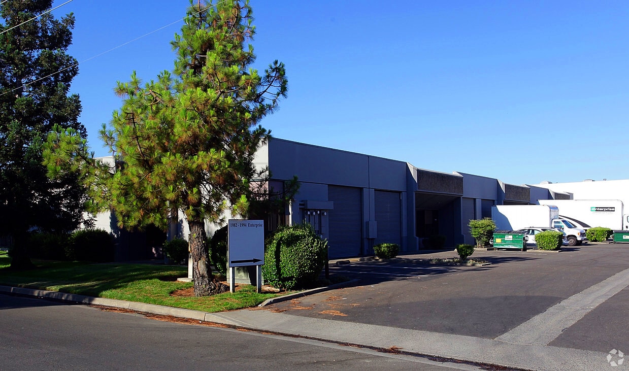1982-1994 Enterprise Blvd, West Sacramento, CA for lease Building Photo- Image 1 of 3