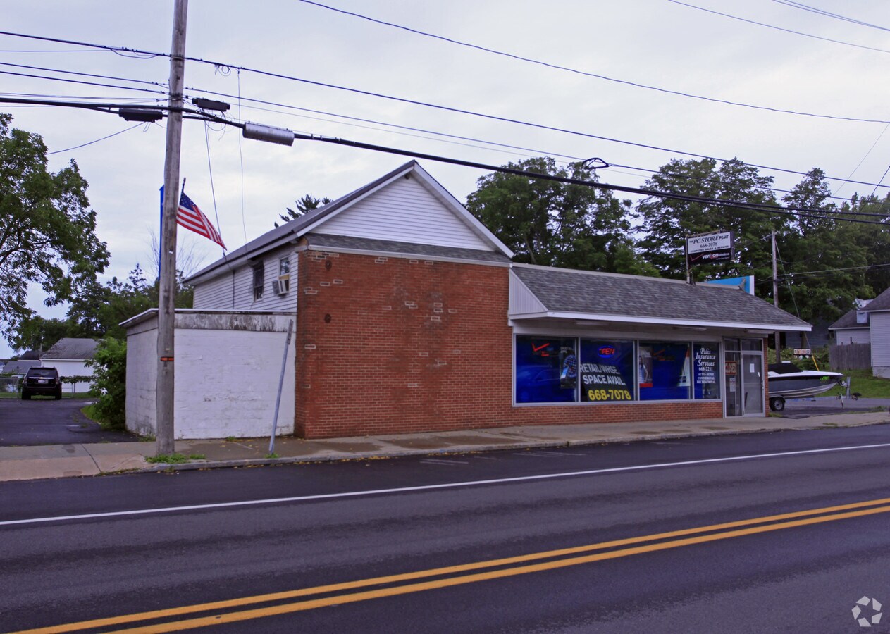 9670 Brewerton Rd, Brewerton, NY 13029