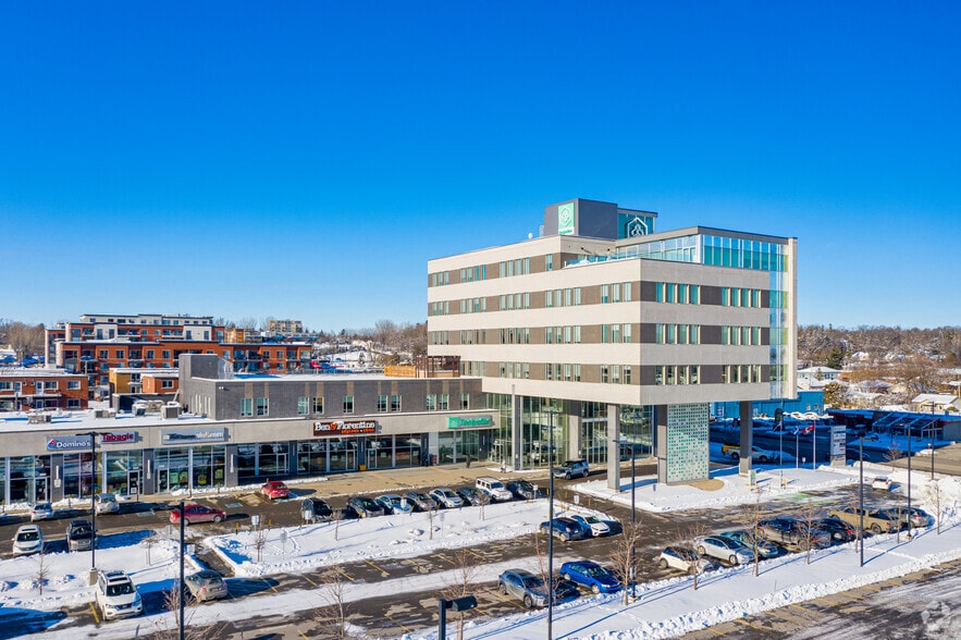 201-217 Boul du Curé-Labelle, Ste-Thérèse, QC for lease - Building Photo - Image 3 of 11