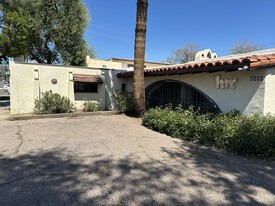 4445 N 24th St, Phoenix AZ - Motel