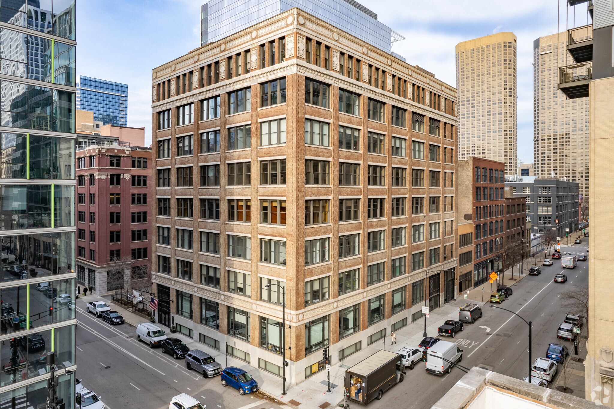 600 W Jackson Blvd, Chicago, IL for lease Building Photo- Image 1 of 7