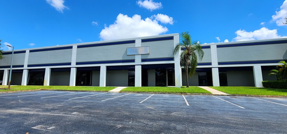 11701 NW 102nd Rd, Medley, FL for lease - Building Photo - Image 1 of 2