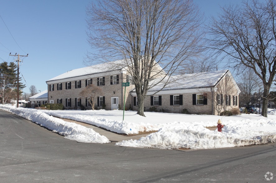 1137 Silas Deane Hwy, Wethersfield, CT for sale - Building Photo - Image 2 of 2