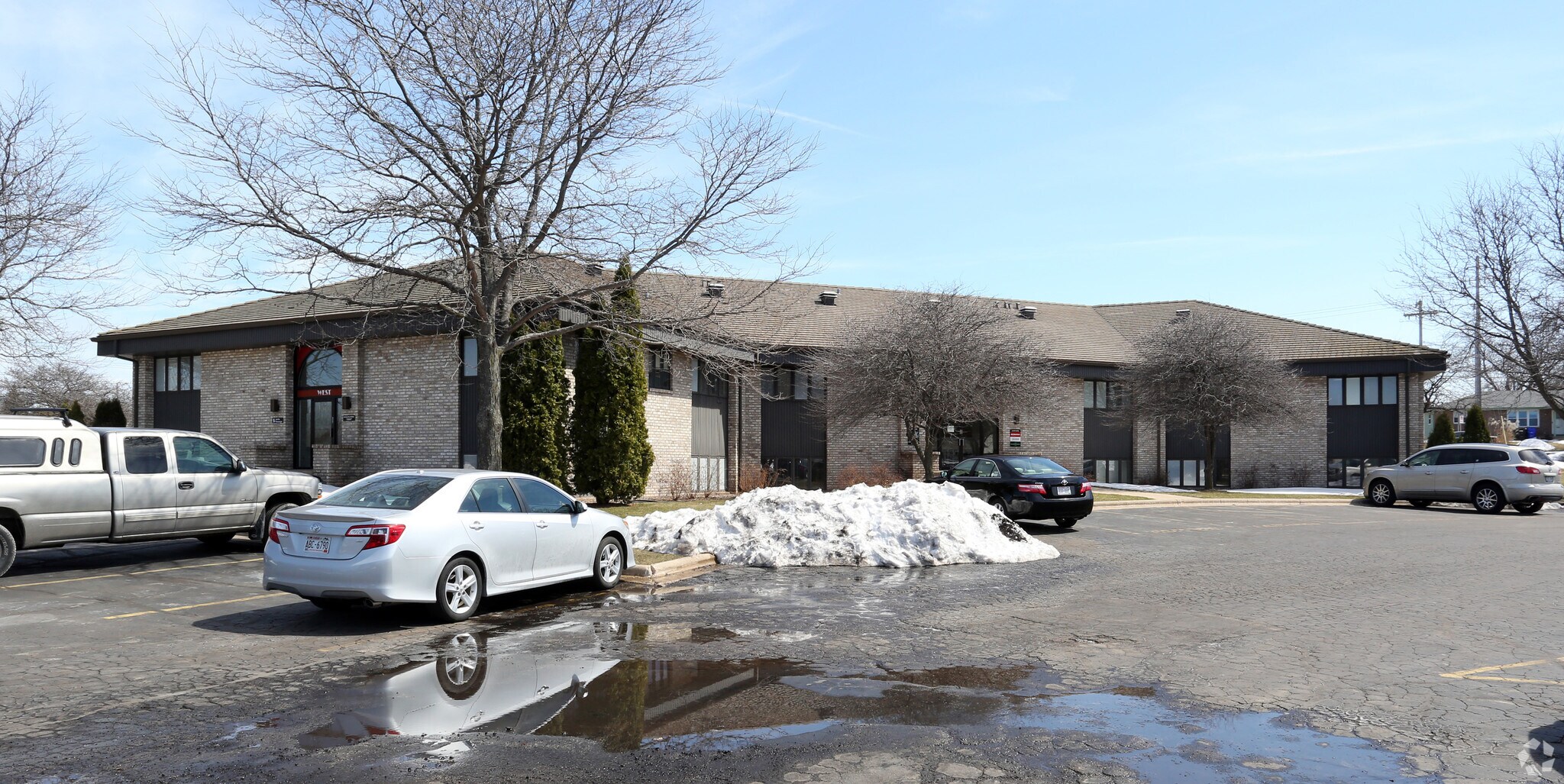 2711 N Mason St, Appleton, WI for sale Primary Photo- Image 1 of 1