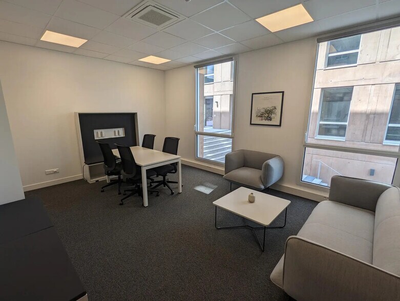 Office in Saint-Jacques-de-la-Lande for lease - Interior Photo - Image 2 of 10