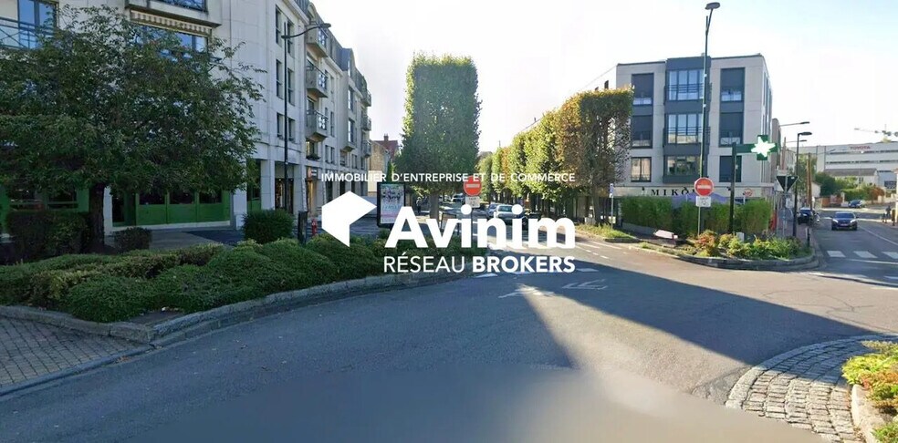 Retail in Le Chesnay-Rocquencourt for lease - Building Photo - Image 3 of 4