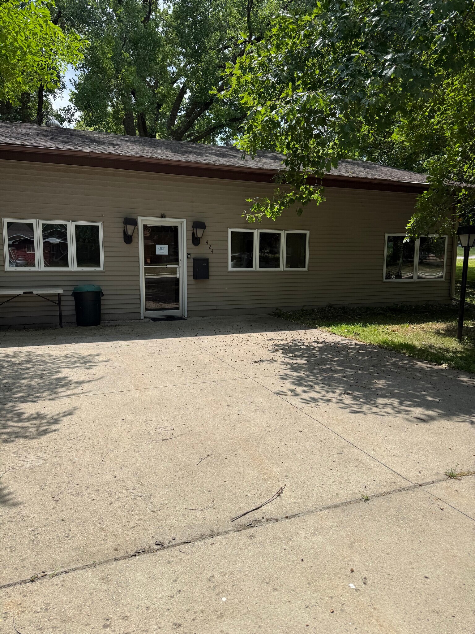 424 E Mill Ave, Pelican Rapids, MN for lease Interior Photo- Image 1 of 15