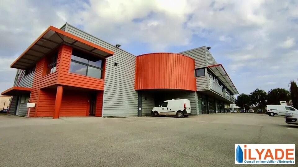 Office in Pertuis for lease - Building Photo - Image 1 of 6