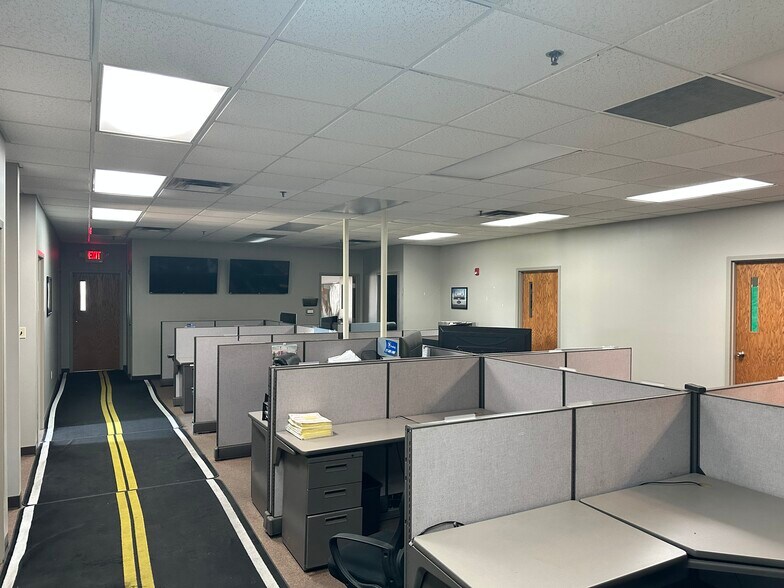 300 Growth Pky, Angola, IN for lease - Interior Photo - Image 2 of 5