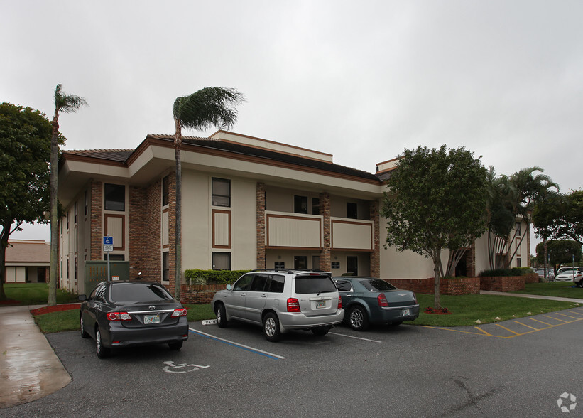 130 John F Kennedy Dr, Lake Worth, FL for lease - Building Photo - Image 1 of 17