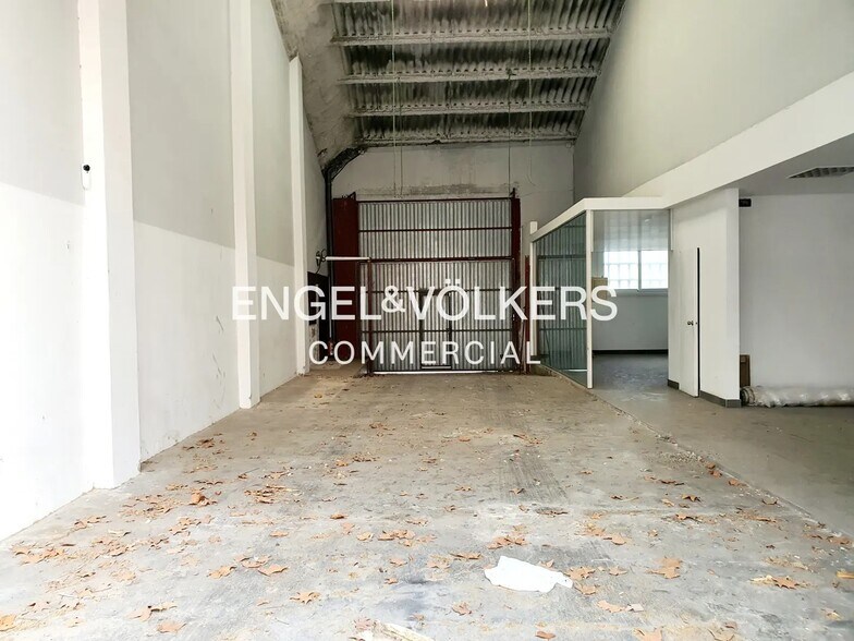 Industrial in Barcelona, Barcelona for lease - Building Photo - Image 3 of 10