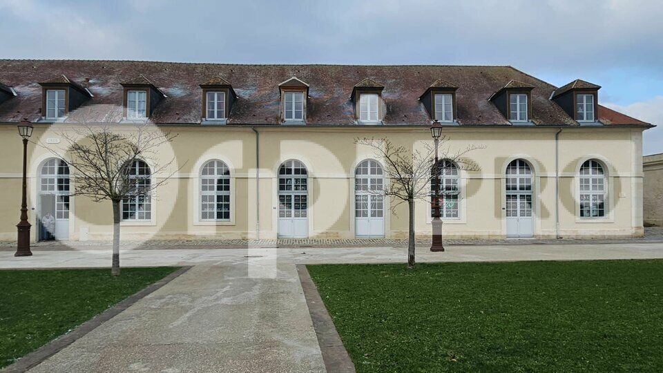 Retail in Compiègne for lease - Building Photo - Image 2 of 3