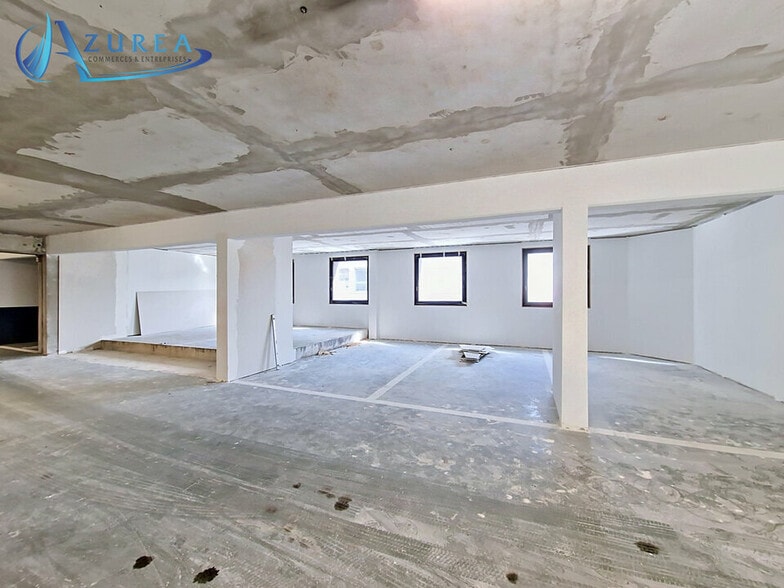 Office in Nice for lease - Interior Photo - Image 2 of 5