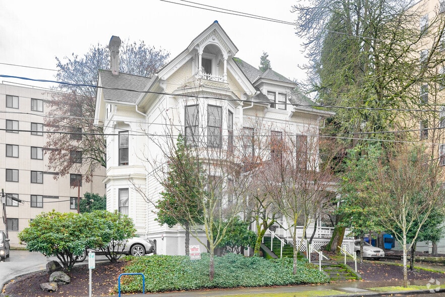 1962 NW Kearney St, Portland, OR for lease - Primary Photo - Image 1 of 4