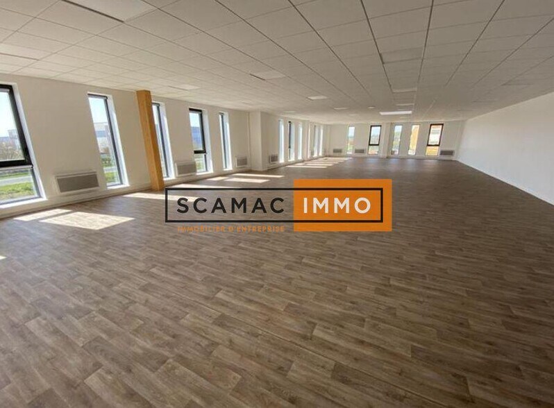 Industrial in Brie-Comte-Robert for lease - Interior Photo - Image 2 of 5