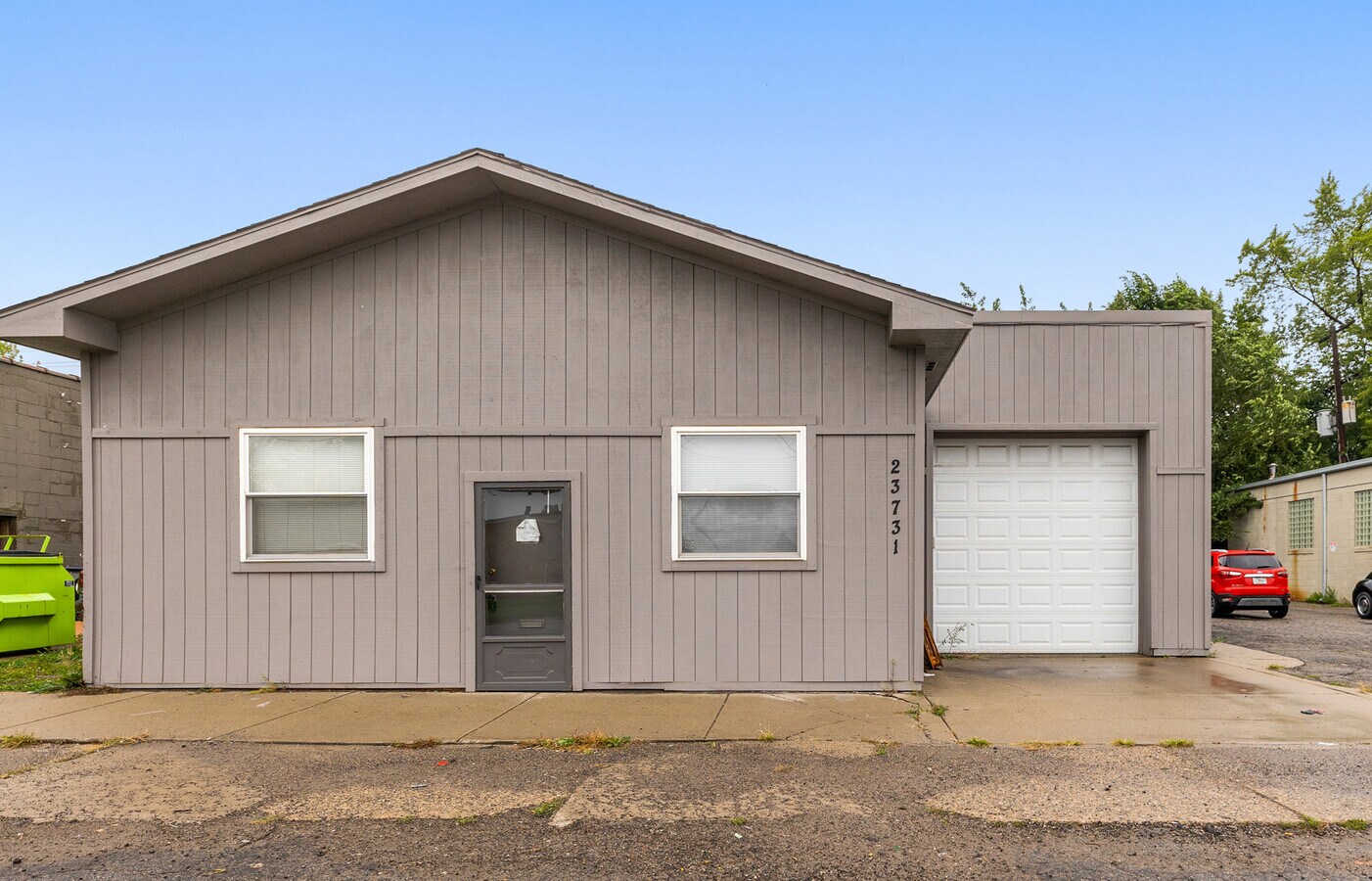 23731 Dequindre Rd, Hazel Park, MI 48030