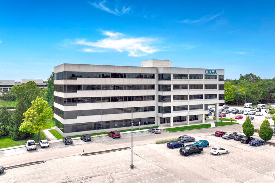 8440 Woodfield Crossing Blvd, Indianapolis, IN for lease - Primary Photo - Image 1 of 21