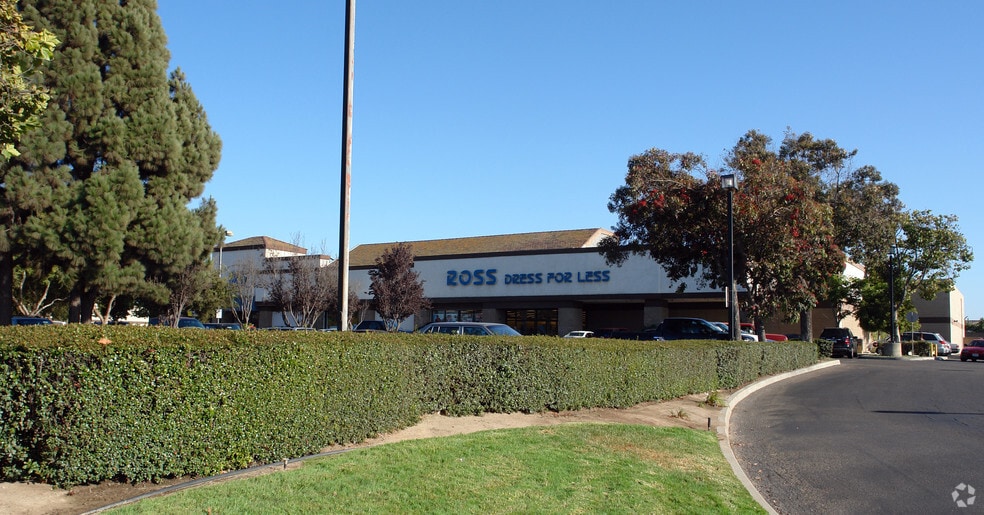 230-238 E Betteravia Rd, Santa Maria, CA for lease - Building Photo - Image 3 of 3