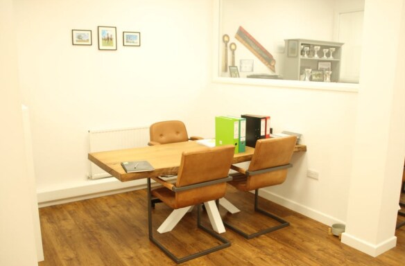 Woolsack Way, Godalming for lease Interior Photo- Image 1 of 2