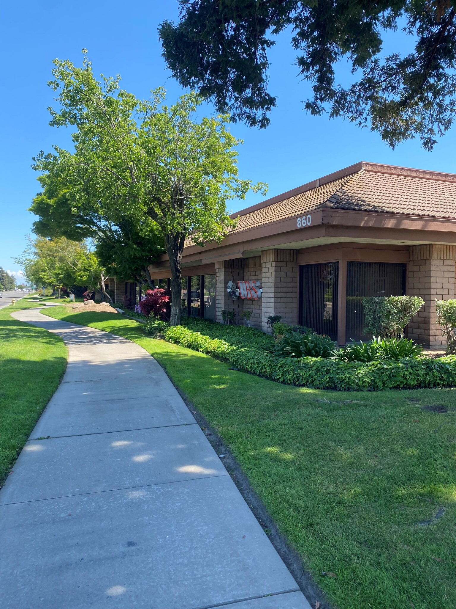 860 W Olive Ave, Merced, CA for lease Building Photo- Image 1 of 5