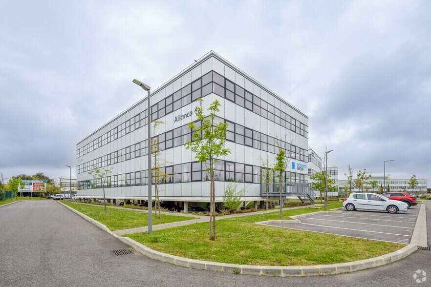 11 Rue Du Professeur Pierre Vellas, Toulouse for lease - Building Photo - Image 2 of 10