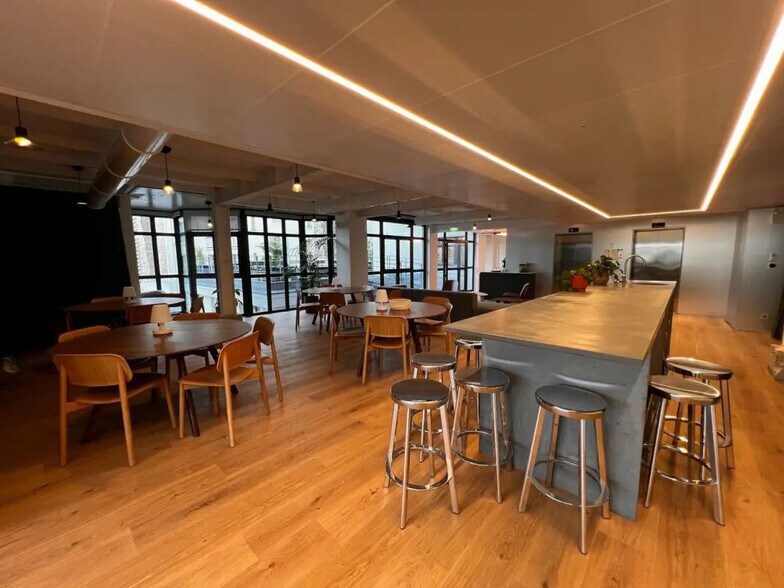 74 Rue Joseph De Maistre, Paris for lease - Building Photo - Image 3 of 20