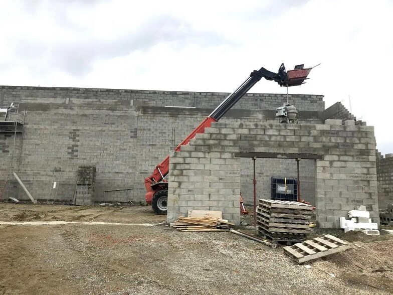 Flex in Garidech for sale - Building Photo - Image 3 of 22