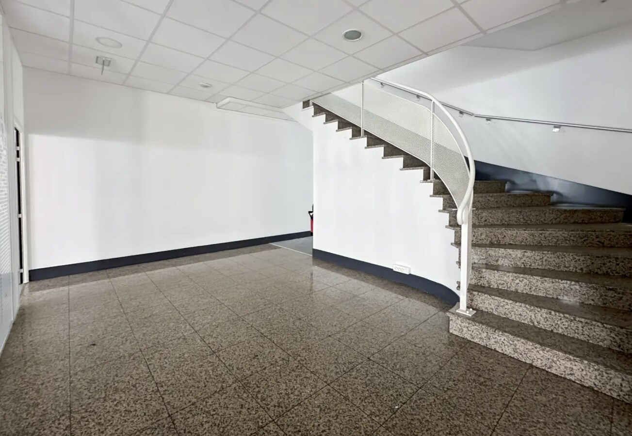 52-54 Rue Du Capitaine Guynemer, Courbevoie, HDS 92400 - - - Lobby - Image 1 of 6