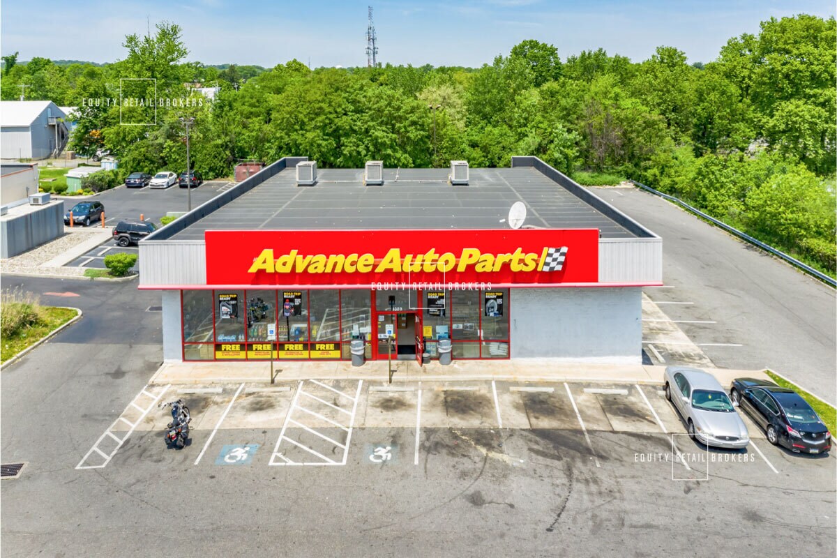 1209 Macdade Blvd, Collingdale, PA 19023