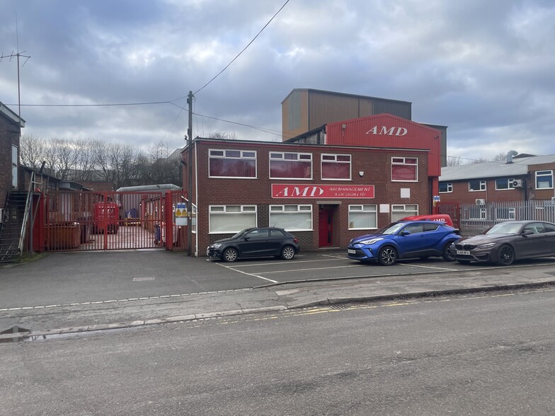 6 Spencroft Rd, Newcastle Under Lyme for sale - Building Photo - Image 1 of 11