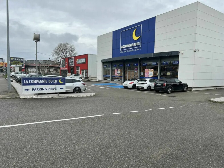 Retail in Les Pennes-Mirabeau for lease - Building Photo - Image 2 of 5