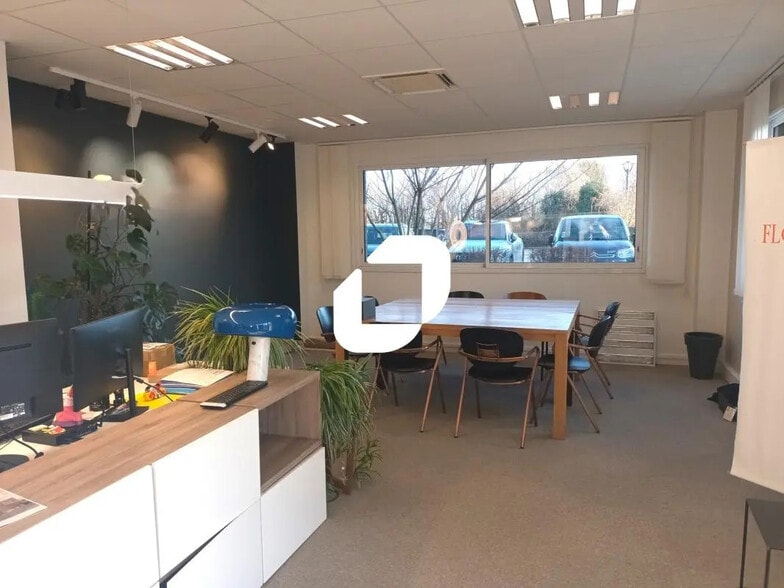 Office in Wasquehal for lease - Interior Photo - Image 2 of 7