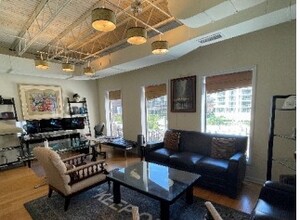 670 N Clark St, Chicago, IL for lease Interior Photo- Image 1 of 2