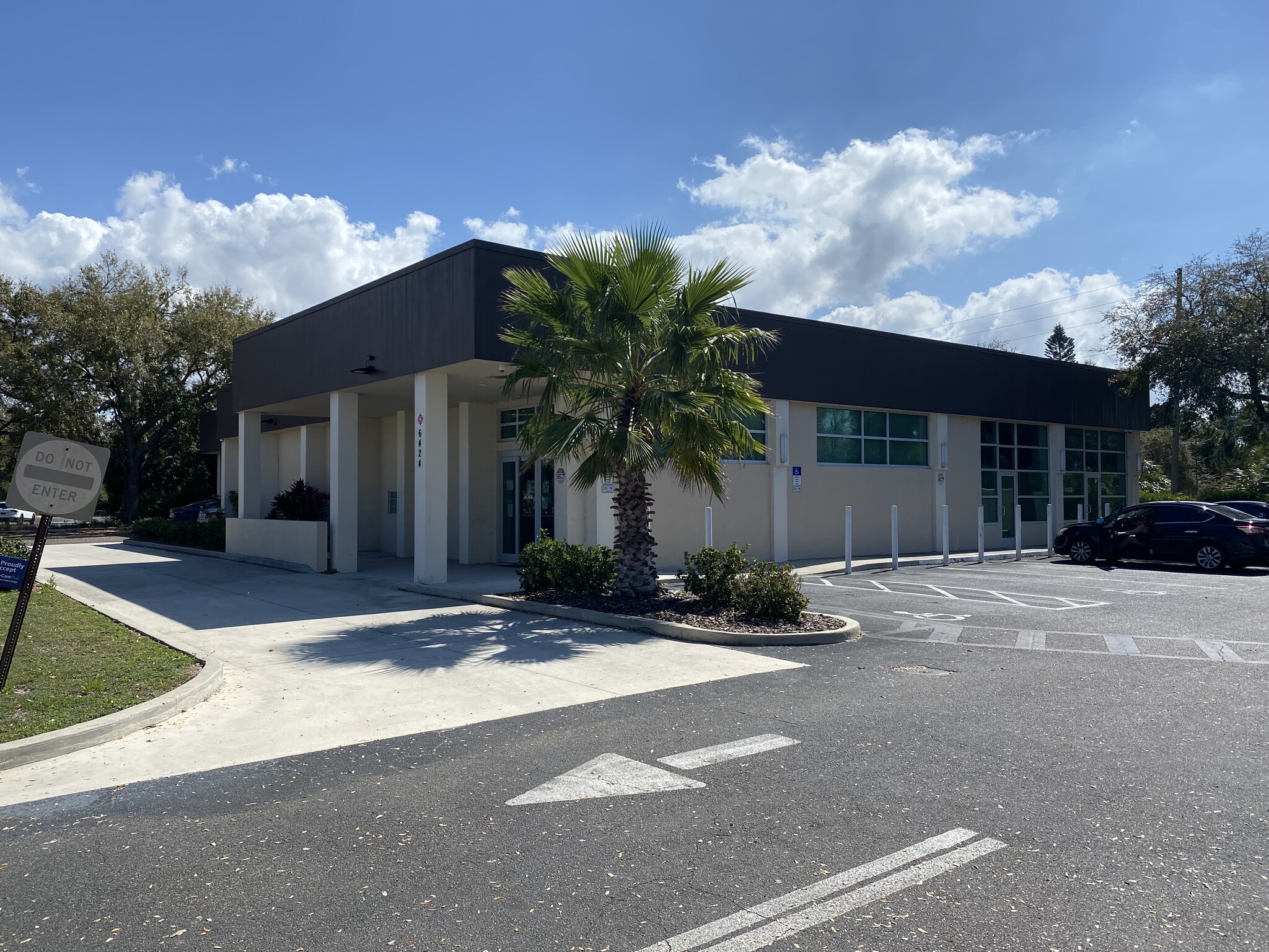 6424 Embassy Blvd, Port Richey, FL for lease Building Photo- Image 1 of 6