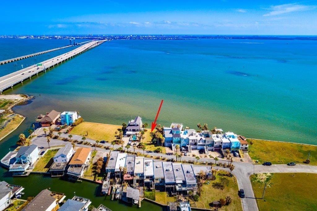 13 Tiki Cir, Tiki Island, TX 77554