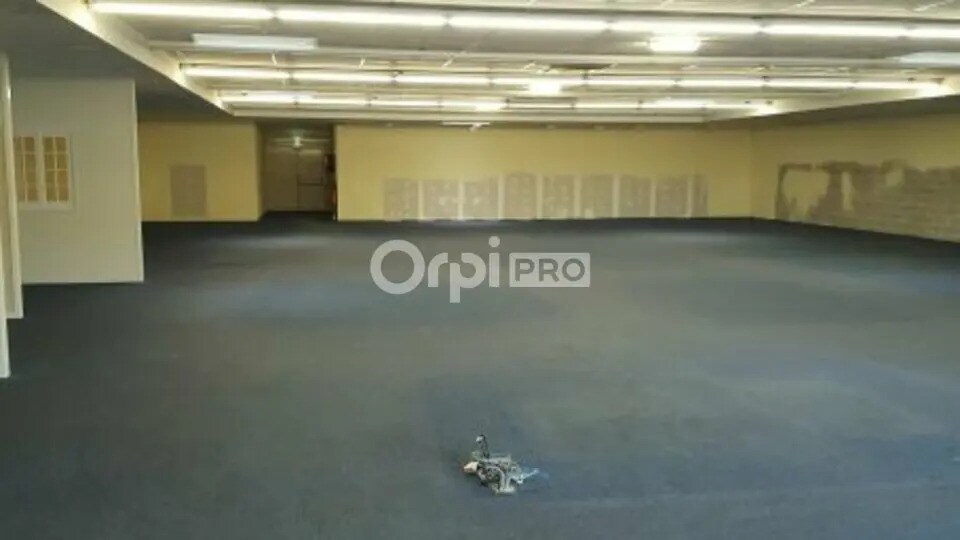 Flex in Reims for lease - Interior Photo - Image 3 of 7