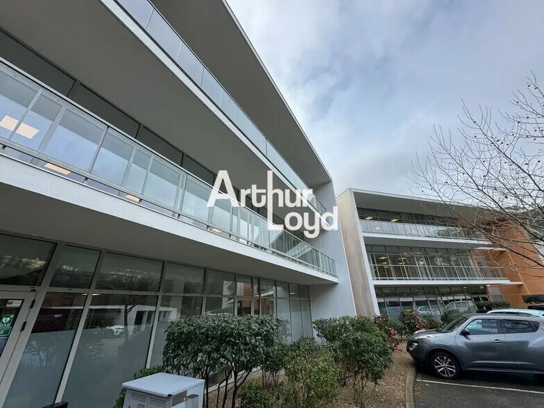 Office in Valbonne for lease - Building Photo - Image 3 of 13